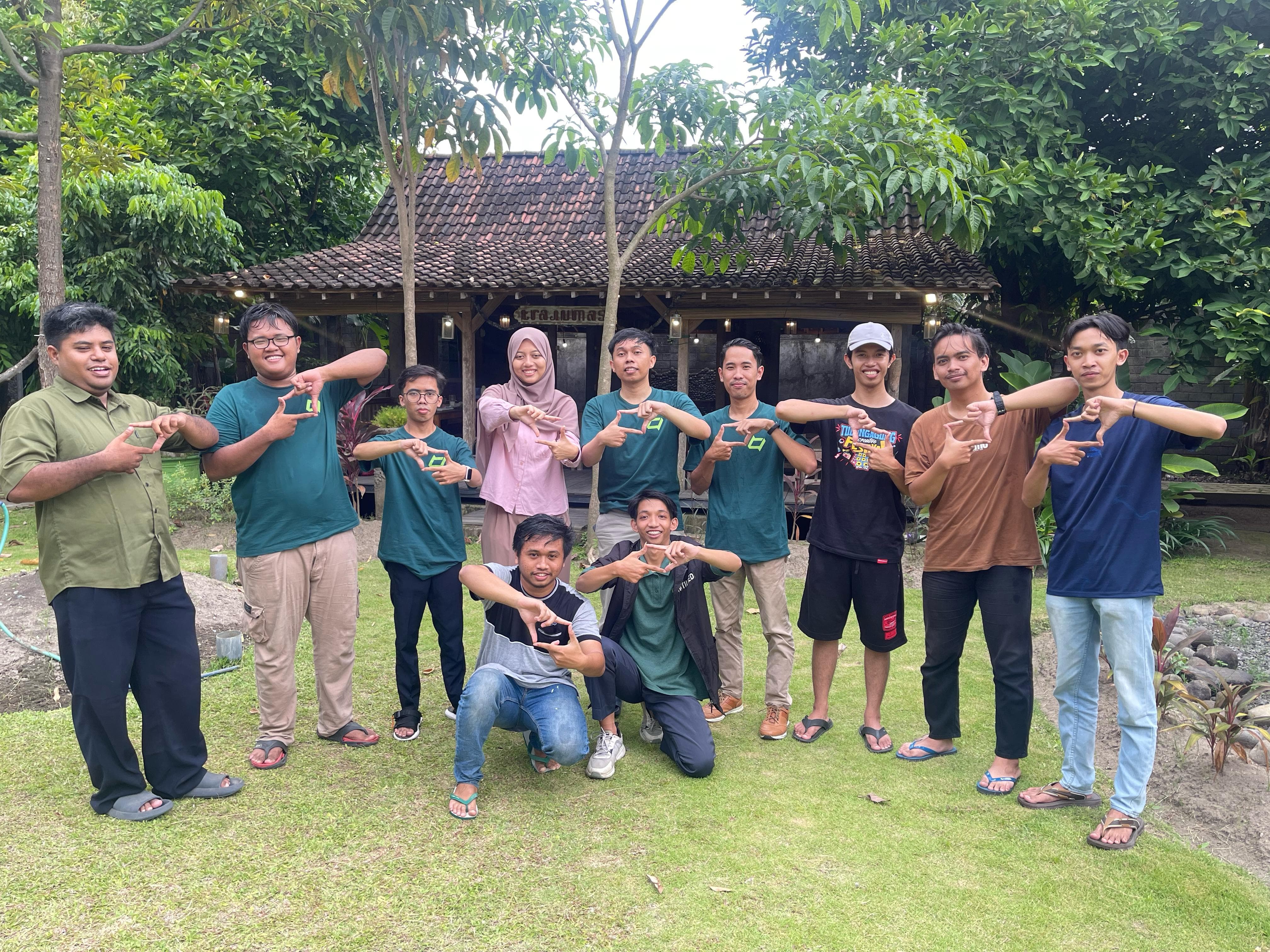 Anggota Tulungagung Dev berfoto bersama